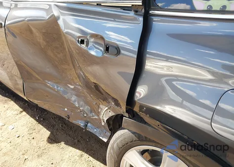 2021 Toyota Highlander Le z USA, uszkodzony, nr VIN 5TDBZRBH6MS533088